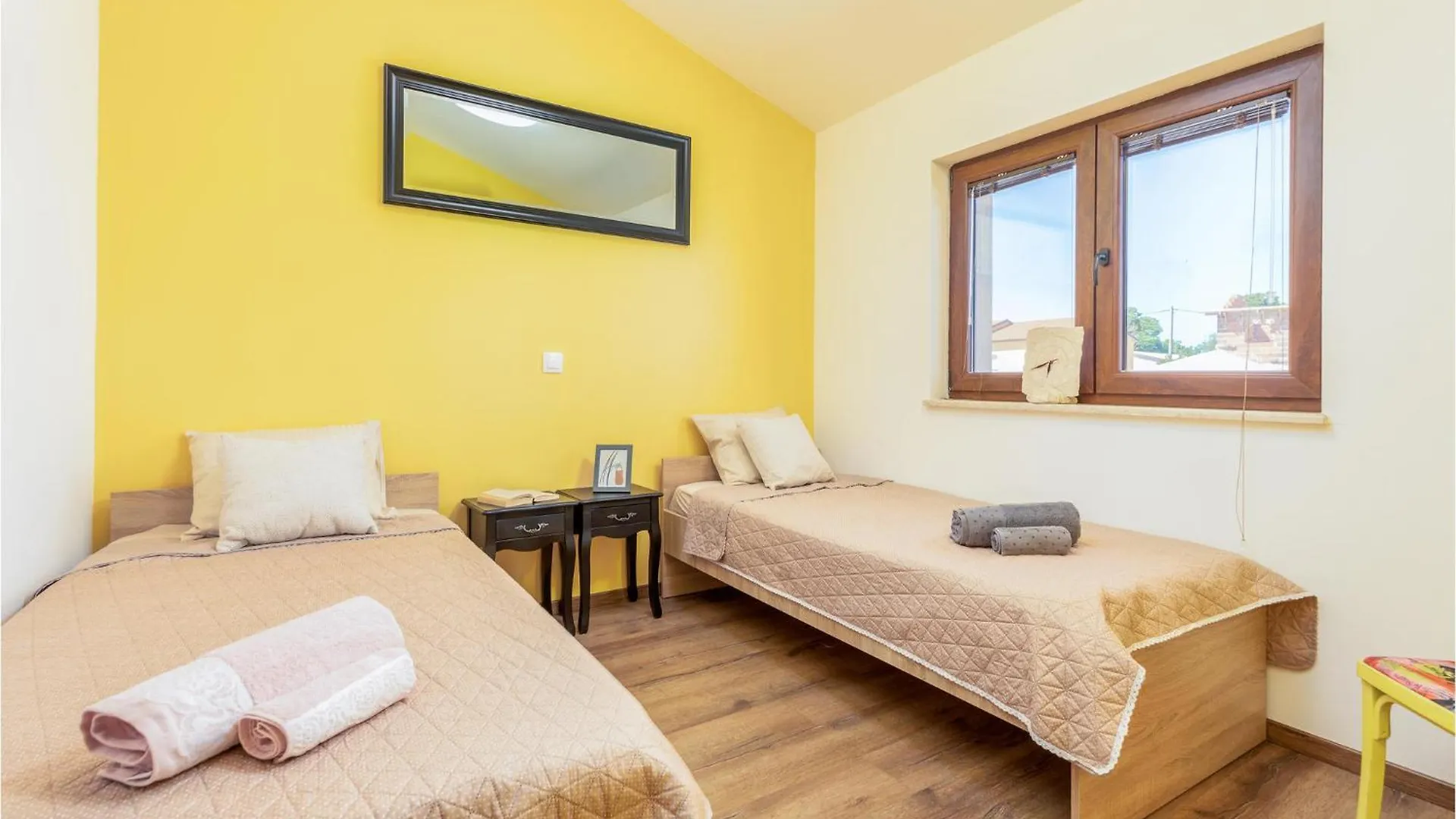 Lovely Home In Jadreski With Wifi